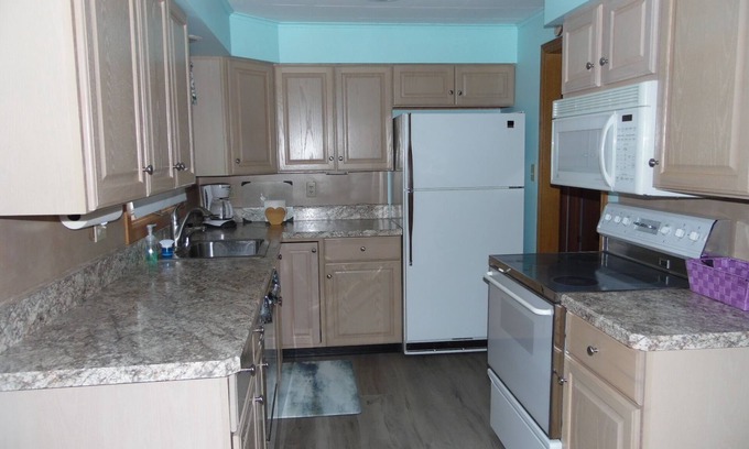 Tawas City House | Cottage located in East Tawas only short distance to Lake Huron! Perfect for Families