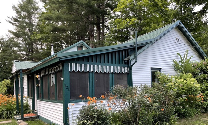 Mayfield Cottage | Cottage near Great Sacandaga with large fenced yard.