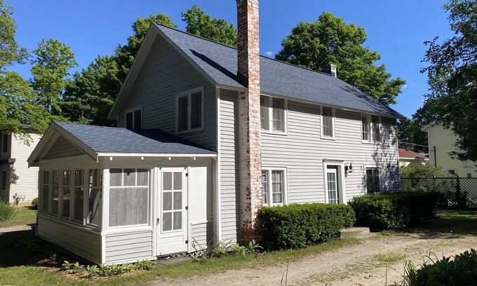 Ottawa Beach Cottage | Cottage next to Holland State Park in Holland