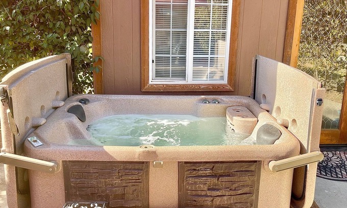 Three Rivers Cottage | Cottage on 3 acre Riverfront Private Estate with Hot Tub