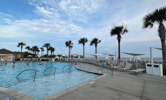 Tarpon Pond Cottage | Cottage on golf course, 5 minutes to beach, sleeps 8.