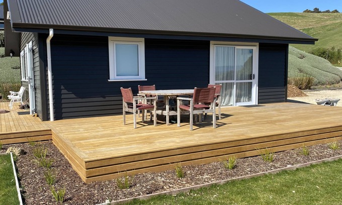Poukawa Cottage | Cottage on landscaped gardens close to Havelock North