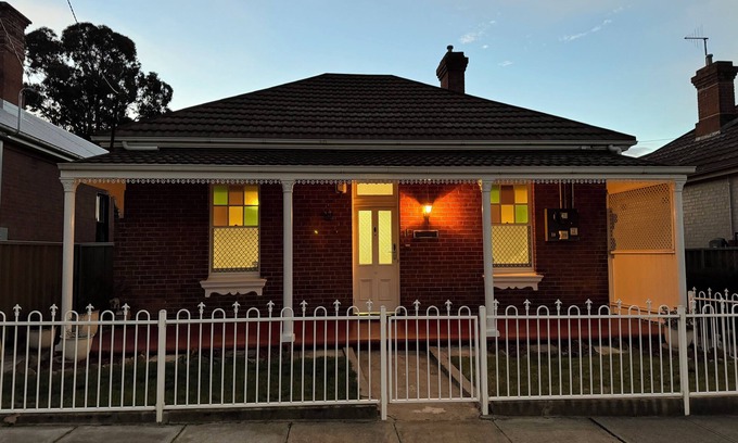 Bathurst House | Cottage on Manilla- Centrally Located