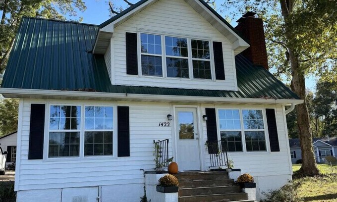 Knoxville House | Cottage on the Hill in South Knox
