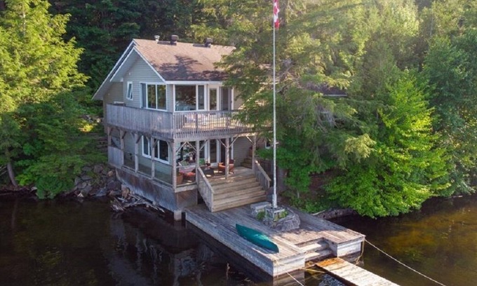 North Kawartha Cottage | Cottage on the lake! Beautiful 4 bedroom + 3 bath!