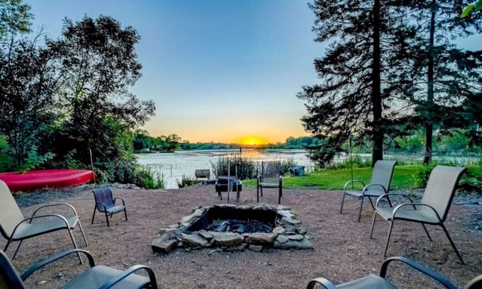 Stillwater House | Cottage on the lake near downtown Stillwater
