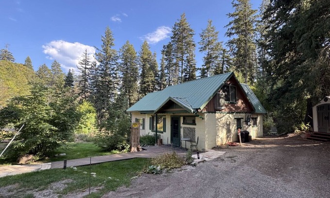 Sundance Cottage | Cottage On The Stream Sundance, Utah Hot tub Sunny kitchen Decks Wood stove Mountain Cabins Utah
