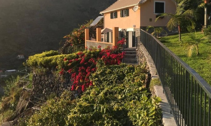 Tabua Other | Cottage overlooking the sea and the mountains, gardens, barbecue, wifi