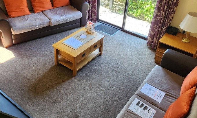 Backbarrow Cottage | Cottage-Private Bathroom-River view-Sleeps 6