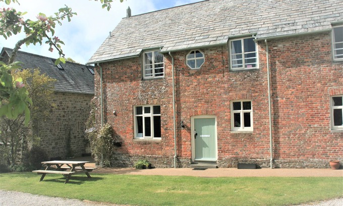 Holsworthy Cottage | Cottage-Private Bathroom-The Mews