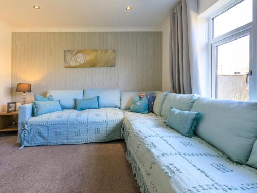 Saundersfoot House | Cottage sleeps 6 within 5 mins from the sea