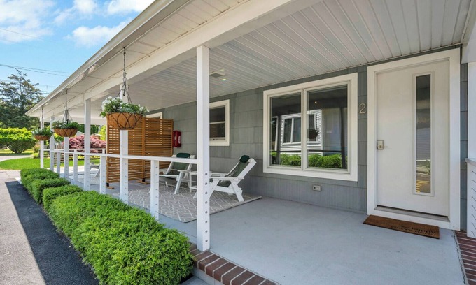 Hampton Bays House | Cottage Suite in Boutique Hotel, Heart of Hampton Bays, Waterfront.