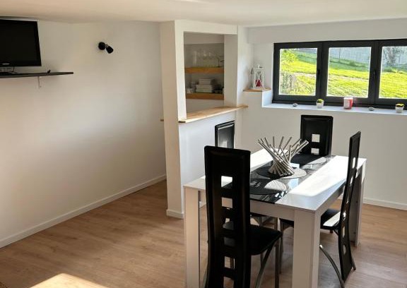 Bracquemont Apartment | Cottage Wallhou