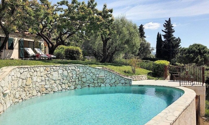 Tourrettes-sur-Loup Cottage | Cottage with breathtaking sea view, private pool and walking distance to village
