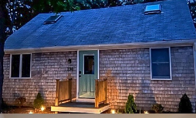 East Falmouth Cottage | Cottage with beach/dock access