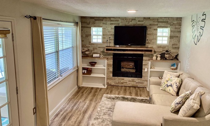 Bushnell Cottage | Cottage with boat ramp, close to hiking & bike trails