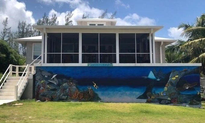 Rainbow Bay House | Cotton & Coconuts home 3 bedrooms 2 1/2 bath with ocean views