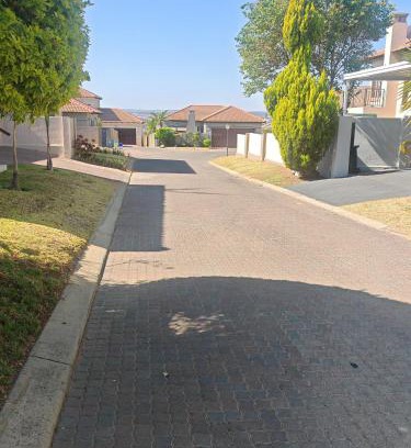 Greater Johannesburg Metropolitan Area Villa | Cottonwood Close