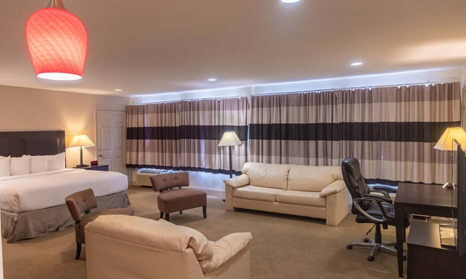 Pooler Hotel | Cottonwood Suites Savannah Hotel & Conference Center