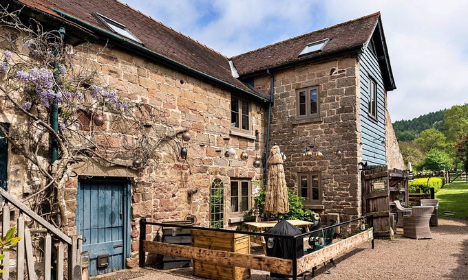 Ross-on-Wye Cottage | Cougars Creek - Exotic Animal Sanctuary