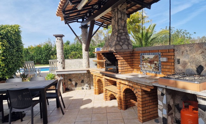 Silves Villa | Country House "Villa Monte Branco" with Mountain View, Private Pool & Wi-Fi