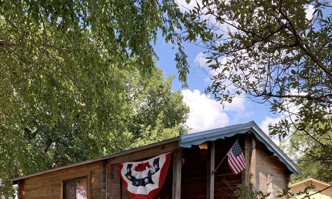 Pipe Creek Cabin | Country Accents - Patriot Cabin