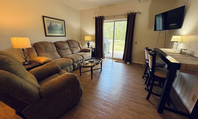 Teeds Grove Apartment | Country Apartment Rental in an Outdoor Paradise!