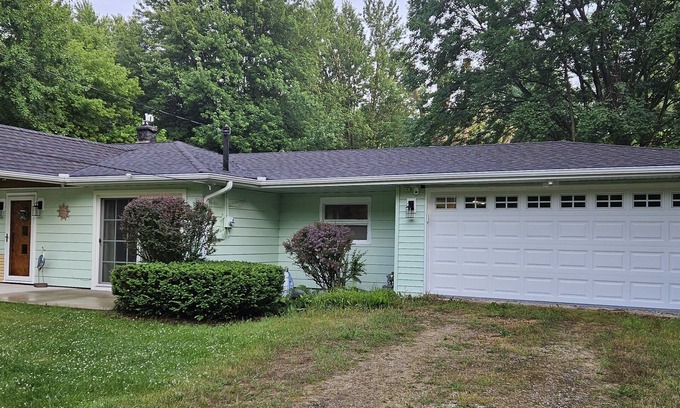 Riverside House | Country Beauty and Feel, Minutes away from the Best Michigan has to offer!