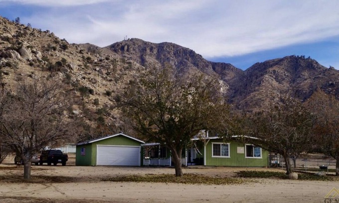 Lake Isabella House | Country Bungalow w/ Jacuzzi on 2.5 Acres