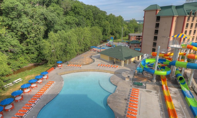 Pigeon Forge Hotel | Country Cascades Waterpark Resort