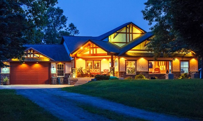 Lyndon Station Ski Chalet | Country Chalet & Indoor/Outdoor Spa, Firepit