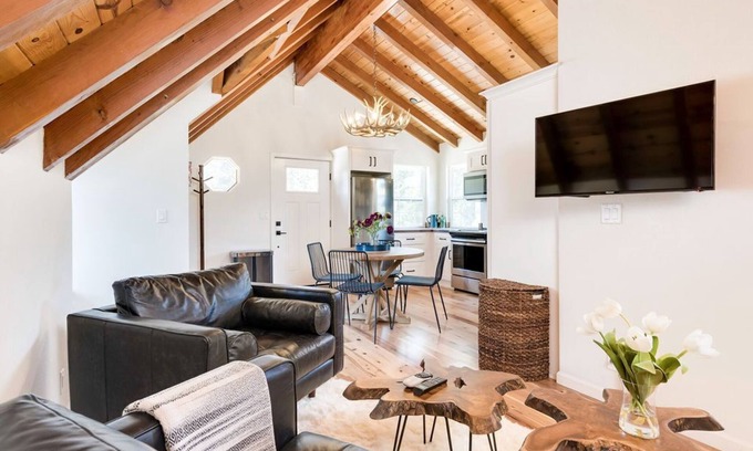 Carpenter Canyon Apartment | Country Chic Apartment on 5 Acres