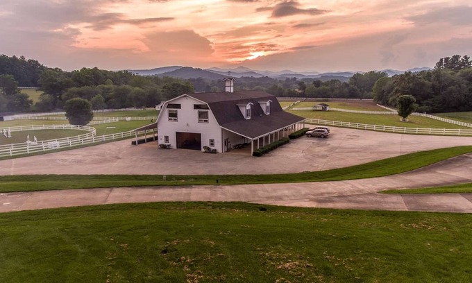 Hendersonville House | Country-Chic "Barndominium" overlooking Mount Pisgah