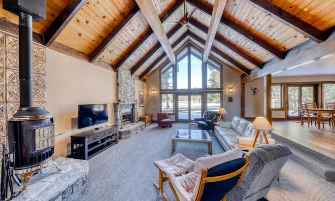 South Lake Tahoe House | Country Club Retreat