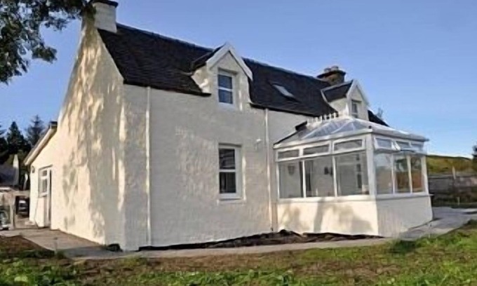 Balnain Cottage | Country Cottage Near Loch Ness, Urquhart Castle And The Village of Drumnadrochit