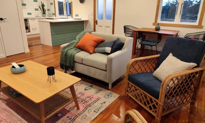 Muriwai Cottage | Country Cottage Near the Sea
