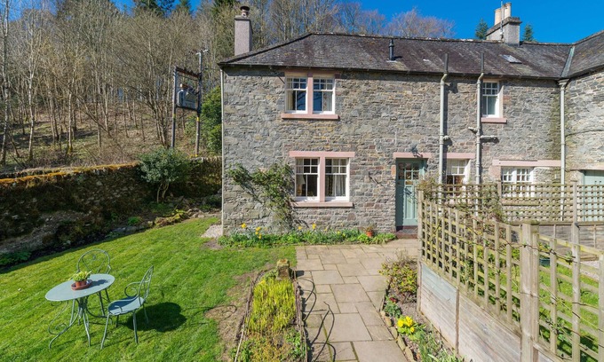 Galashiels Cottage | Country cottage situated on a private Scottish Estate