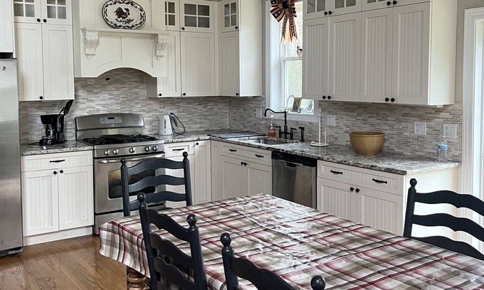 Dowagiac Cabin | Country Cottage
