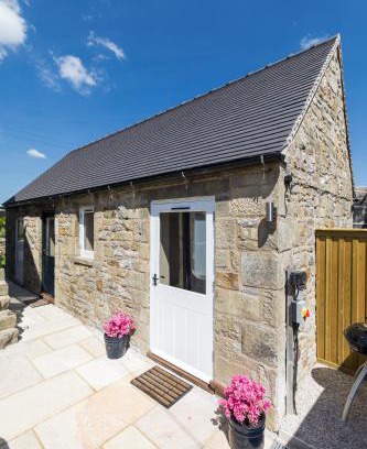 Hulme End House | Country Cottage with Hot Tub - pre-heated for your arrival