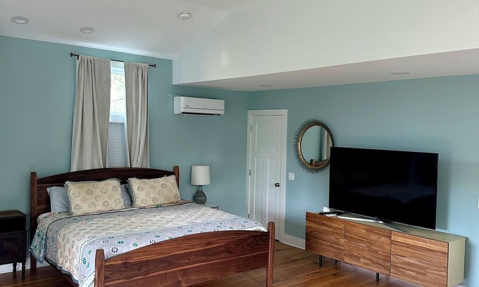 Belle Mead Apartment | Country escape in a 1770 Farmhouse, 14 mins from downtown Princeton.