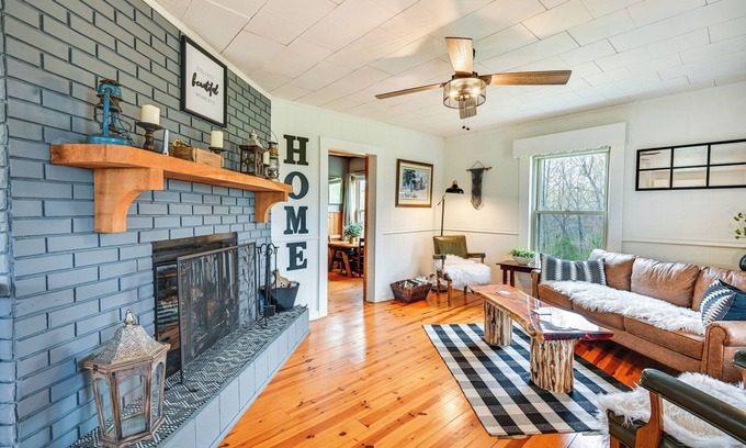 Gilbertsville Cabin | Country Escape: Log Cabin Near Kentucky Lake!