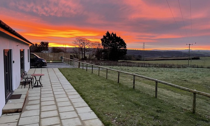 Westleigh House | Country Escape with hot tub