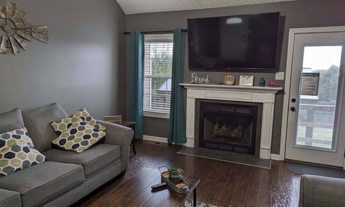 Montgomery County House | Country Escape with Jacuzzi & Private Yard in Southside