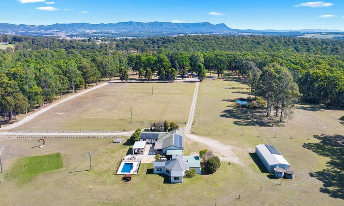 Lovedale House | Country Estate in hunter valley with 23 rooms, 2 heated pools, basketball court