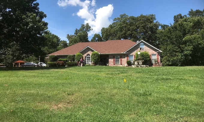 Fayetteville House | Country Estate with Natures' Wonders; EV Charging On Property and Pet-Friendly!