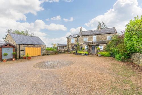 Otley House | Country Farmhouse - swim spa hot tub- bbq hut
