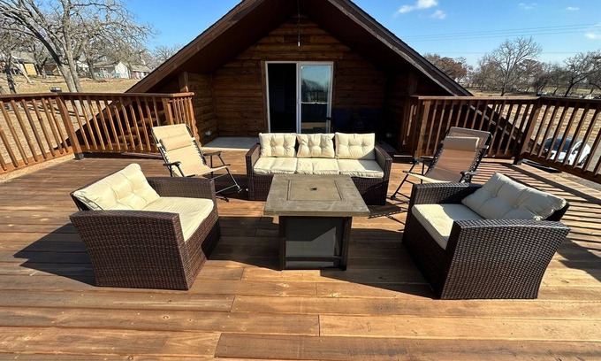 Era Other | Country Feel in City Limits , Quiet and Vibrant Ranch Home