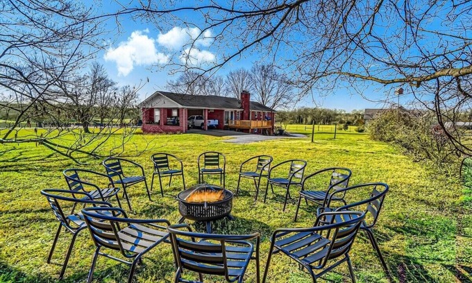 Franklin House | Country Getaway | 5 Acres | Game Room (TA)
