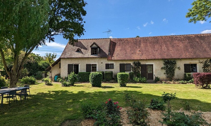 Neuvy-Saint-Sepulchre Cottage | Country house with garden and parking near Neuvy-Saint-Sépulchre