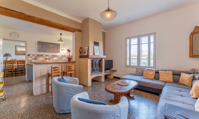 Saint-Martin-de-Crau House | Country House 'Le Chambonnet' with Private Garden and Wi-Fi